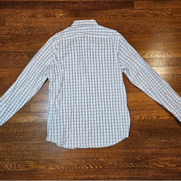 Button down - Picture 2 of 2